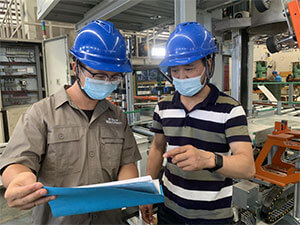 【Working news】The installation and commissioning of the large barrel high-precision helium leak detector tailor-made for Shandong COFCO was successfully completed